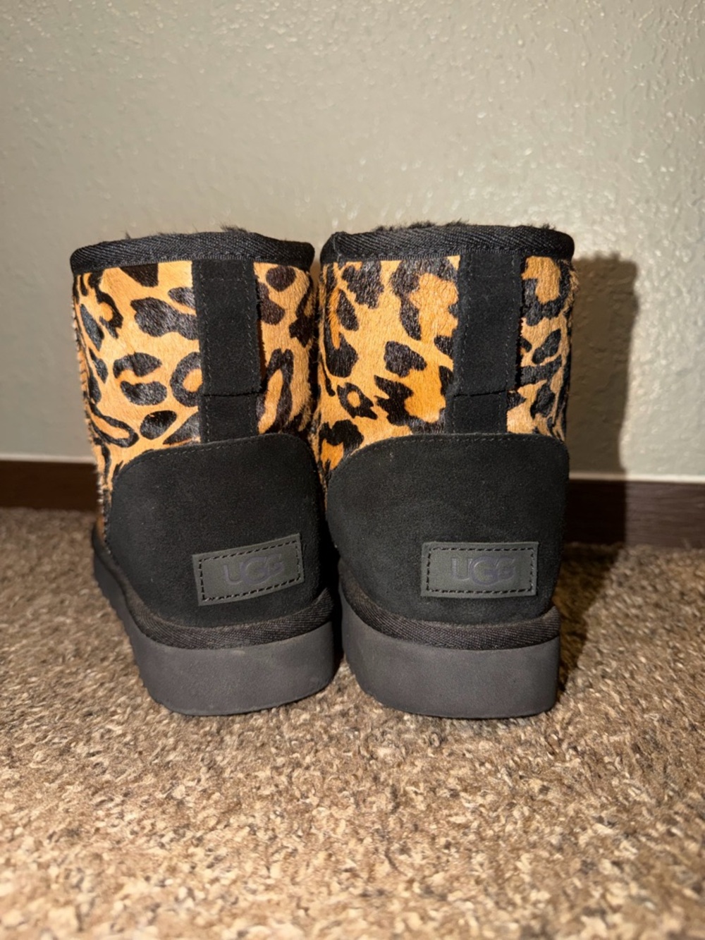UGG Classic Mini Leopard Boot - Picture 2 of 6